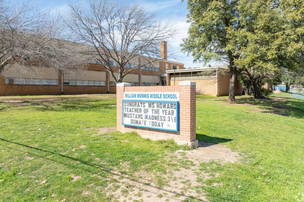 William-Monnig-Middle-School-Front