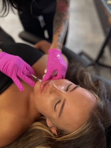 Pretty Hurts x Snug place picture